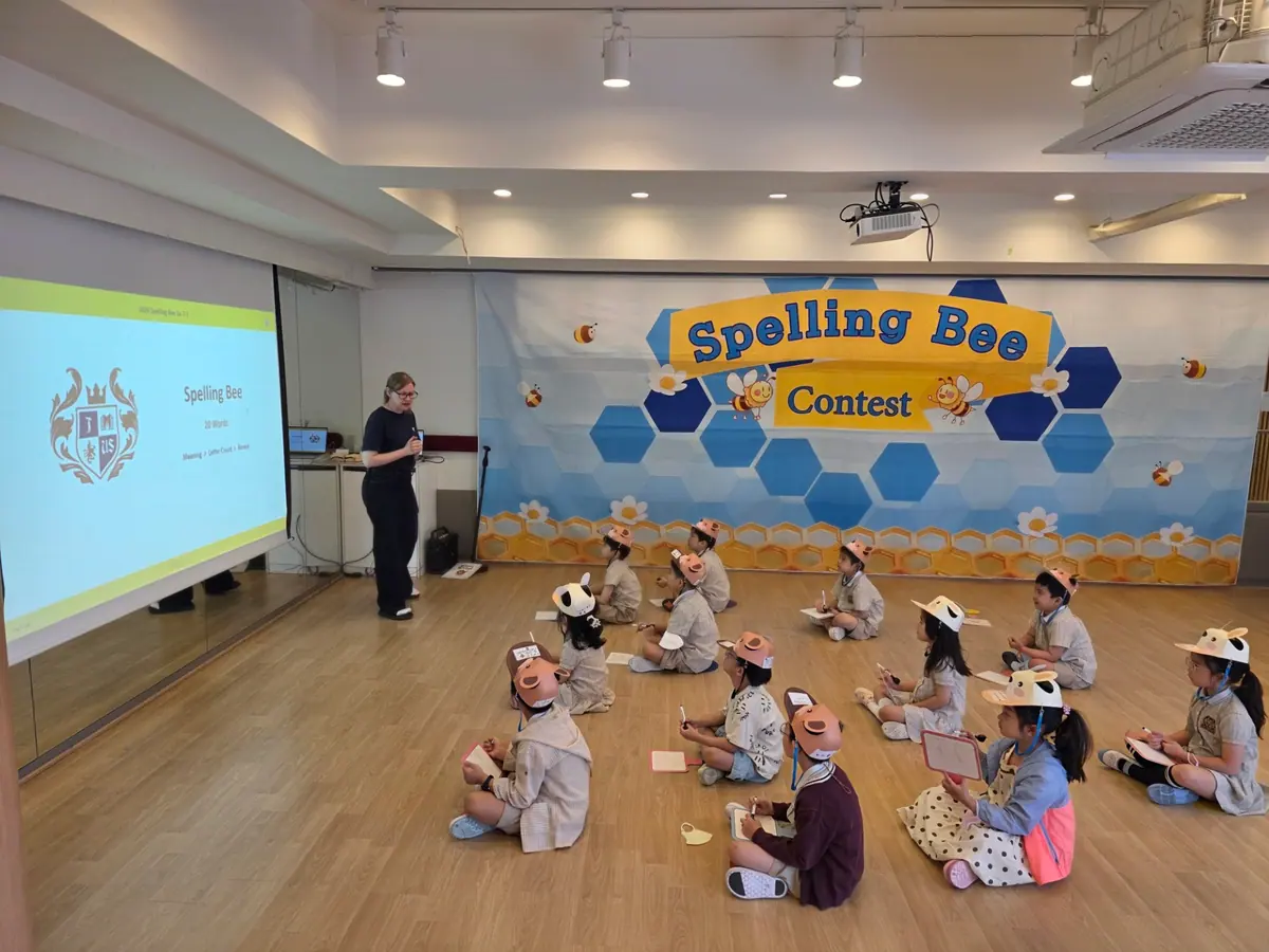 Spelling Bee: 단어를 듣고, 배운 철자를 떠올려 봅니다.